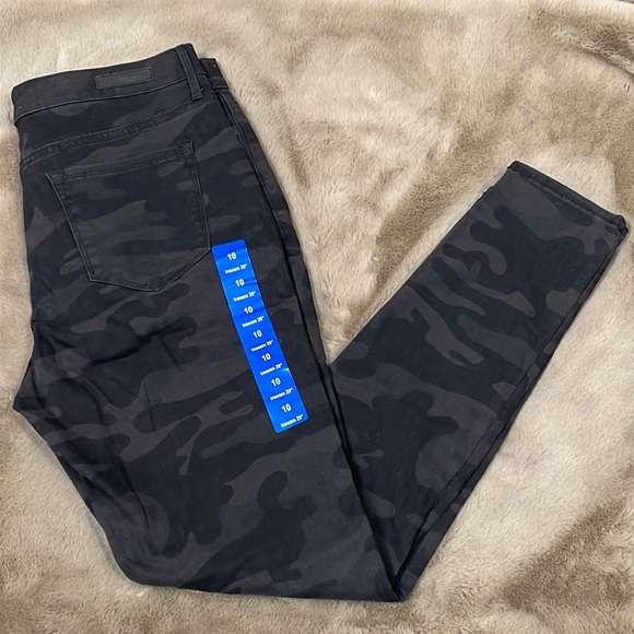 Social Standard by Sanctuary Women’s Camo Skinny Jeans - Picture 2 of 4